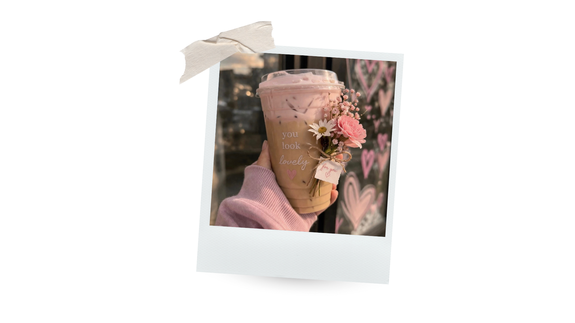 Polaroid de uma bebida decorada com flores